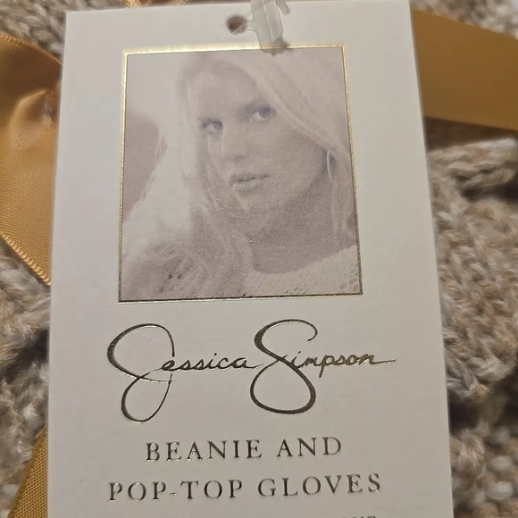 NEW Jessica Simpson Beanie Skullcap & Pop Top, Foldover Gloves / Mits, Gift Set! - Picture 3 of 3